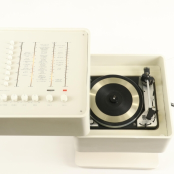 Iconic space age stereo by Panton for Wega with radio, tuner & turntable or record player (10)