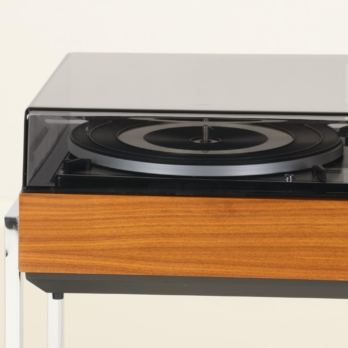 Wega 3210 stereo hifi on foot with wooden frame (1)