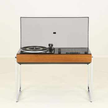 Wega Studio 3210 stereo hifi on foot with wooden frame front view