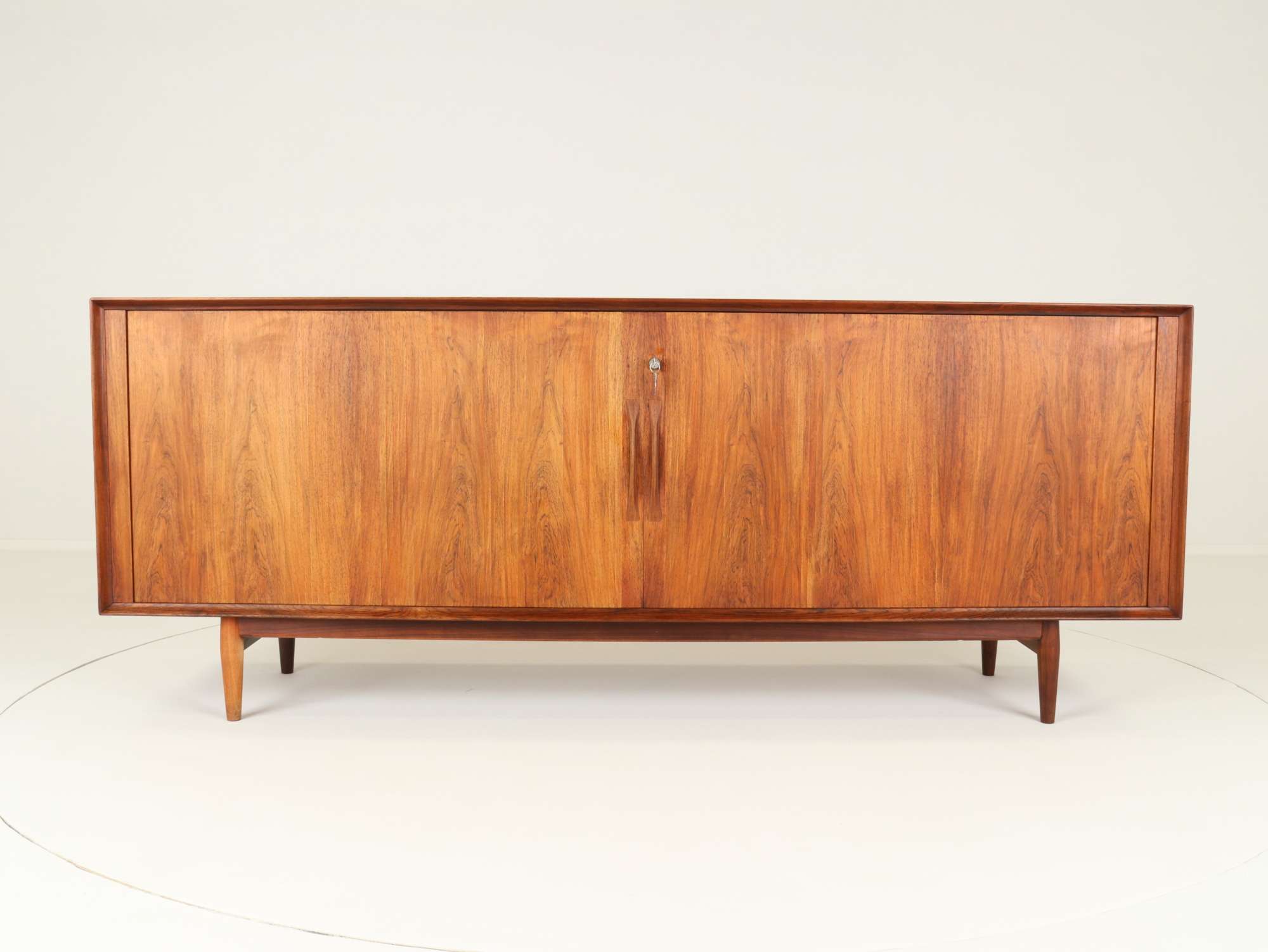 Vooraanzicht sideboard arne vodder rosewood